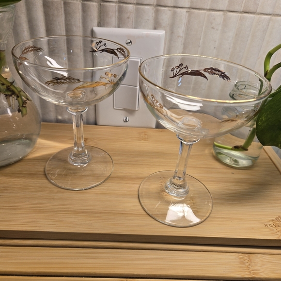 2 Gold Leaf Stemware - Picture 2 of 15